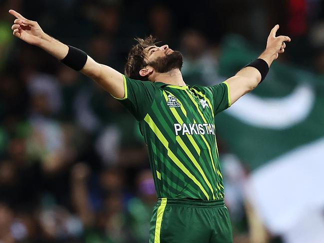 SYDNEY, AUSTRALIA - NOVEMBER 09: Shaheen Shah Afridi of Pakistan celebrates taking the wicket of Kane Williamson of New Zealand during the ICC Men's T20 World Cup Semi Final match between New Zealand and Pakistan at Sydney Cricket Ground on November 09, 2022 in Sydney, Australia. (Photo by Mark Kolbe/Getty Images)