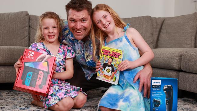 Adam Sunderland with his daughters Xanthe, 5, and Aria, 7. Picture: Justin Lloyd