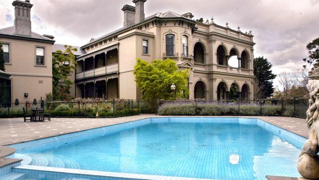 10/09/2002 Toorak Mansion, Coonac, about to be sold for record price. Homes, Mansions, Melbourne. Digital Image.