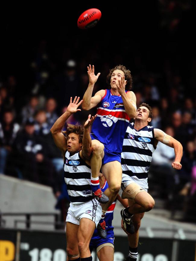 Murphy flies for a screamer against Geelong.