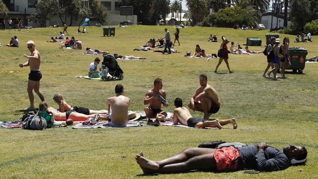 People enjoy Sunday’s weather at St Kilda. Picture: NCA NewsWire/Daniel Pockett