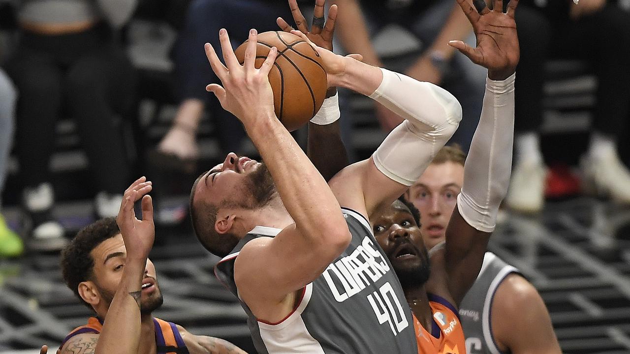 Los Angeles Clippers beat Phoenix Suns in Game 1 of NBA Playoffs