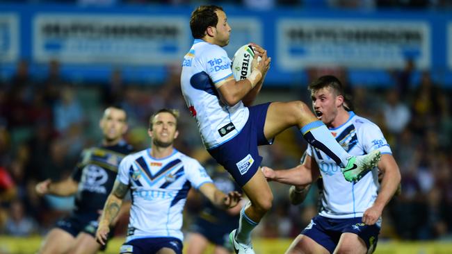 Tyrone Roberts leaps to take a high ball. Picture: Evan Morgan