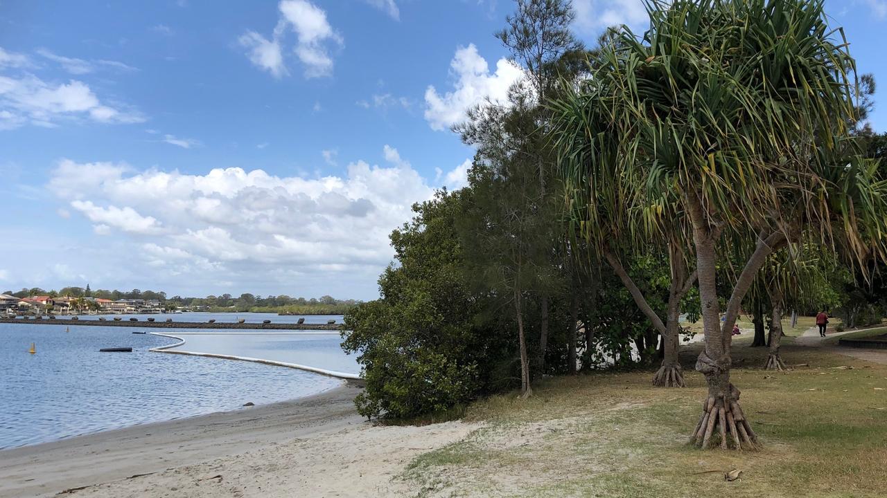 Gold Coast City Council closes Jabiru Island after shark sighting ...