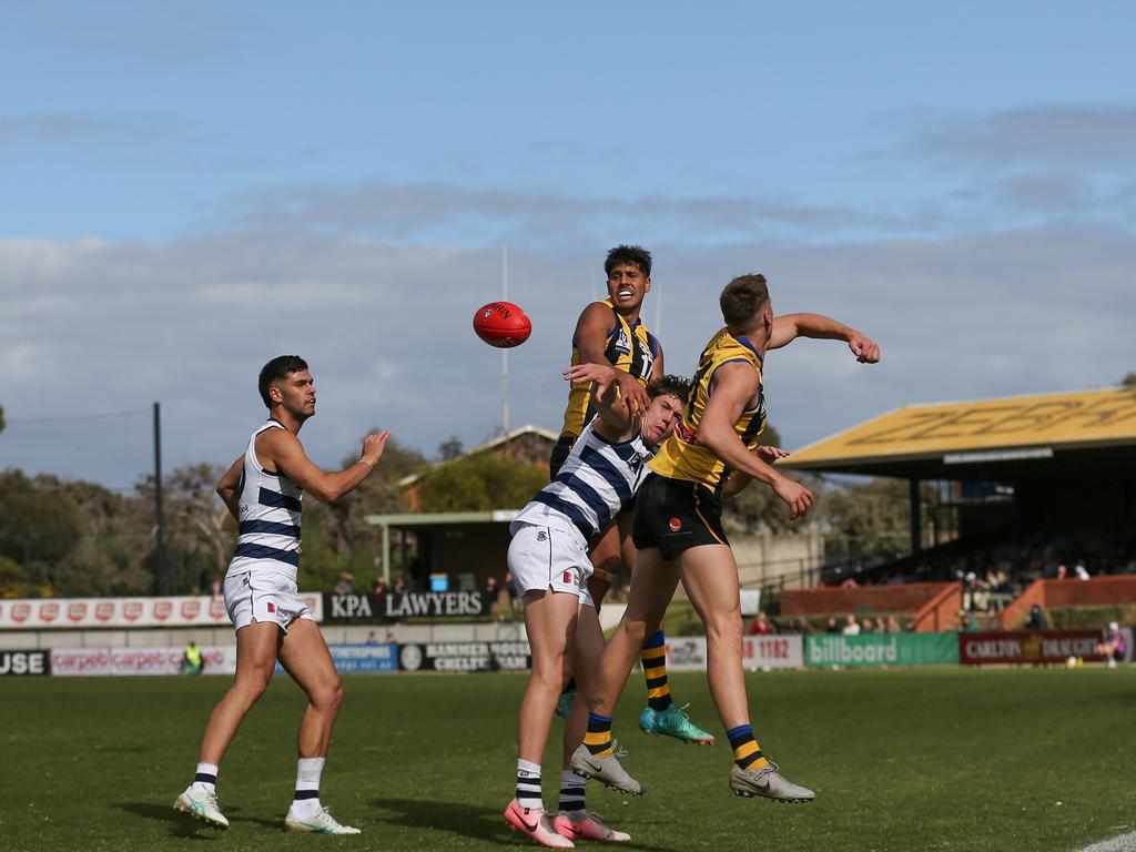 O'Sullivan puts on a spoil. Picture: Rob Lawson/AFL Photos