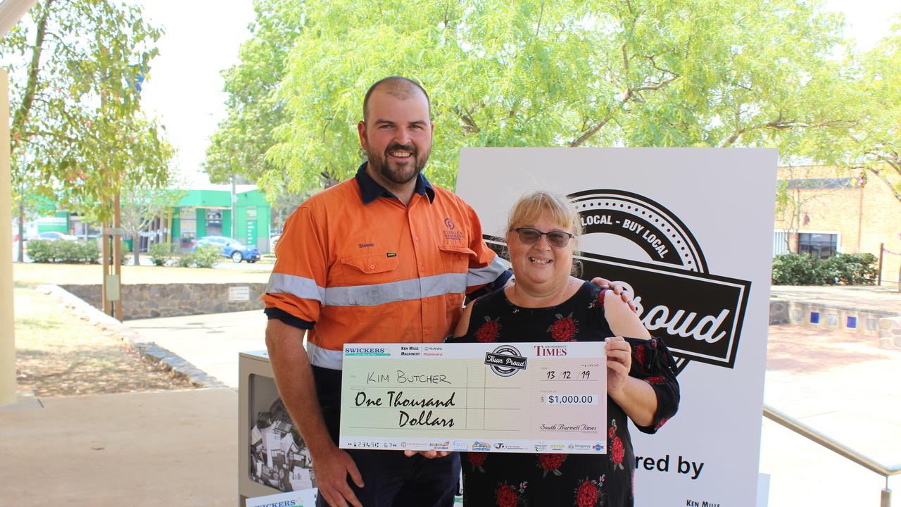 Steven Fielder from Fielder Brothers Plumbing and Kim Butcher at the cheque presentation for Town Proud 2019.