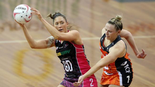 Jo Harten (R) put in an enormous shift for the Giants on the weekend. Picture: Getty