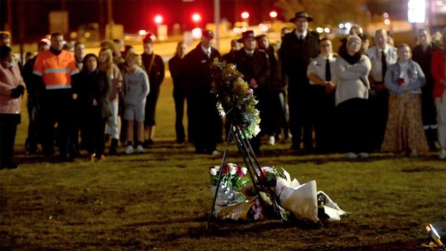 Hundreds of mourners gathered to honour the lives of the victims of the Hunter Valley bus crash. Photo: NCA Newswire / Jeremy Piper