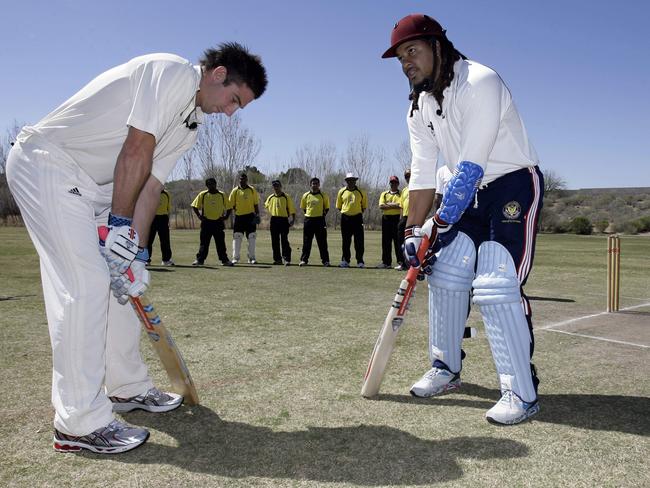 Australian cricketer Shaun Marsh instructs Los Angeles Dodgers slugger Manny Ramirez, in cricket batting technique in 2009. Picture: AP Photo/Paul Connors