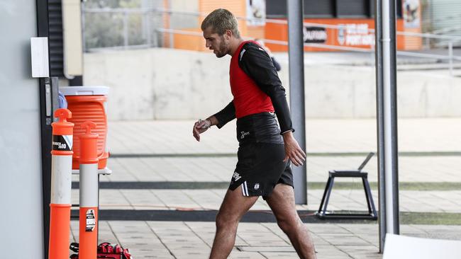 Riley Bonner leaves the oval after a lower leg injury. Picture: Sarah Reed.