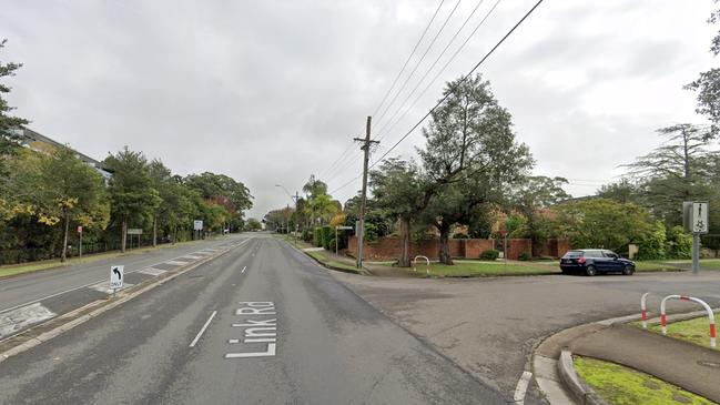 A man allegedly made a threatening gesture outside a Sydney synagogue. Picture: Google Maps.