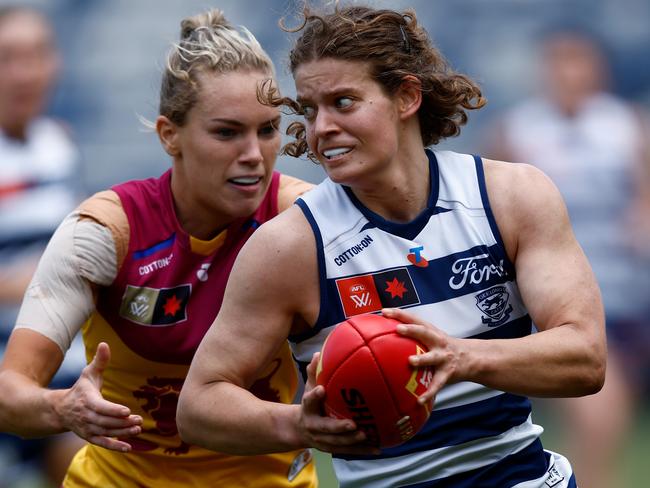 GEELONG, AUSTRALIA - OCTOBER 20: Nina Morrison of the Cats in action during the 2024 AFLW Round 08 match between the Geelong Cats and the Brisbane Lions at GMHBA Stadium on October 20, 2024 in Geelong, Australia. (Photo by Michael Willson/AFL Photos via Getty Images)