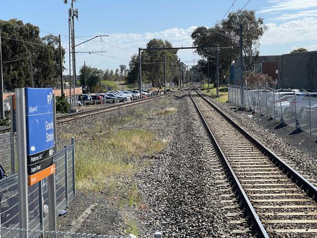 Two train lines connect at Gowrie railway station into one single train track going up north.