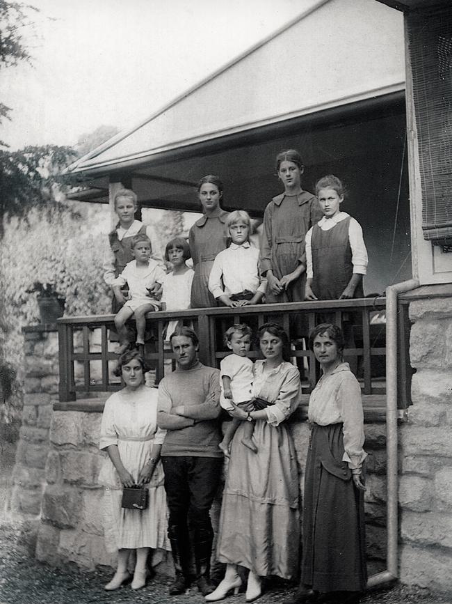 Hans Heysen and his family, c.1920. Top row: Lillian, Michael, Deirdre, Josephine, David, Freya and Nora. Bottom row: Louisa (artist’s niece), Hans, Sallie holding Stefan, Martha (artist’s sister).