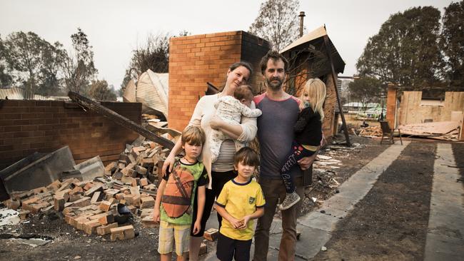 Tina Haag, Robert Collier and their children Jesse, 6, Villiam, 3, Nora, 2, and Edward, 2 months, in front of what was their family's home in Rappville. Picture: Dylan Robinson