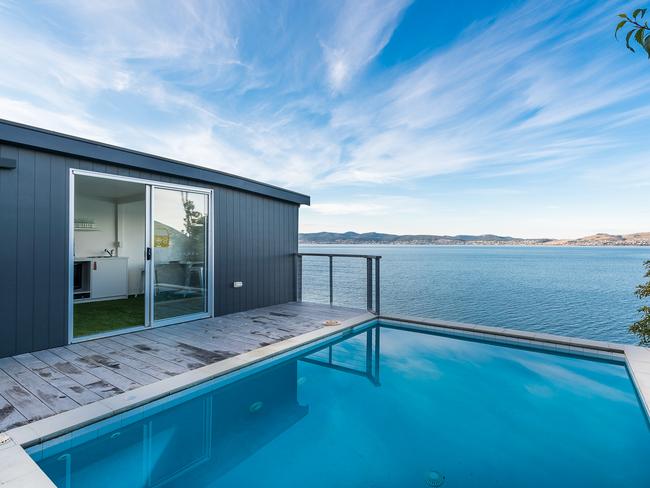 6 Mitah Cresent, Sandy Bay represented by Ray White Hobart is one of the million doller homes which are selling like hotcakes in Hobart’s exclusive suburbs.