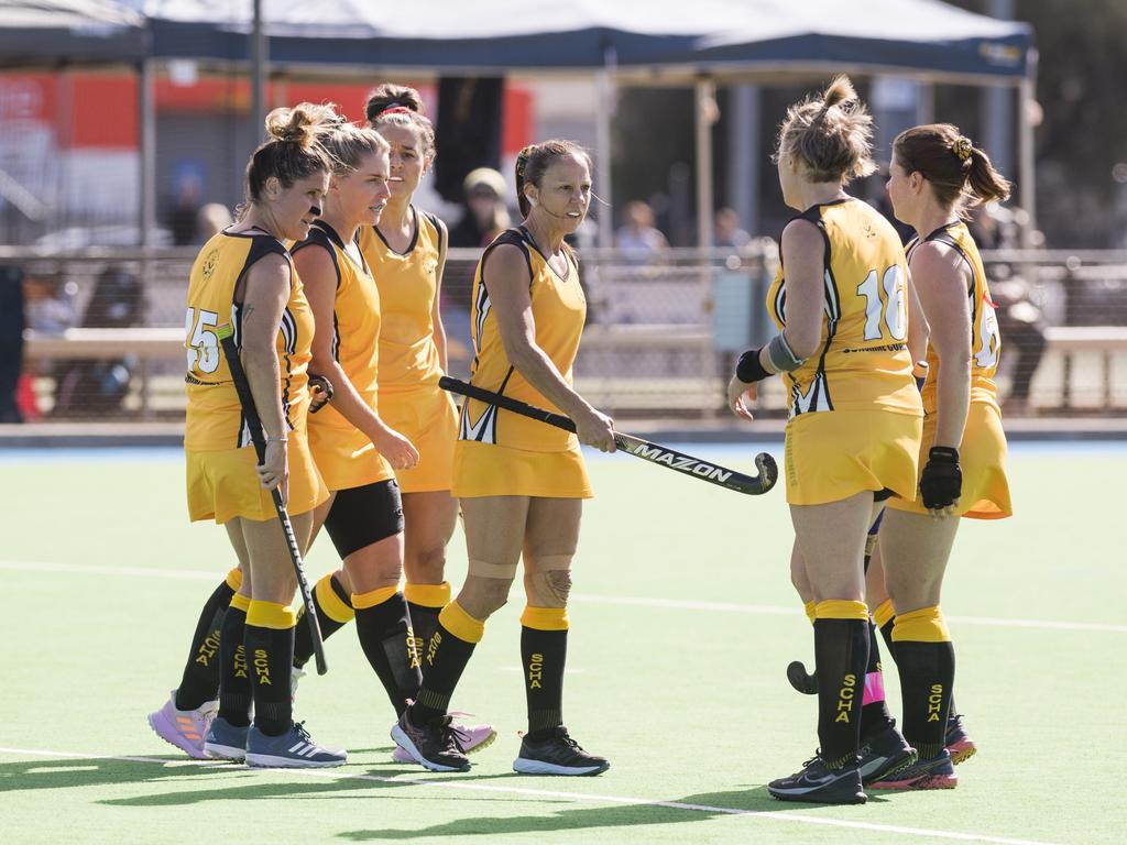 Sunshine Coast 1 prepare for a corner against Bundaberg 1.