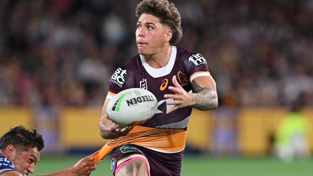 BRISBANE, AUSTRALIA - SEPTEMBER 23: Reece Walsh of the Broncos passes the ball during the NRL Preliminary Final match between Brisbane Broncos and New Zealand Warriors at Suncorp Stadium on September 23, 2023 in Brisbane, Australia. (Photo by Bradley Kanaris/Getty Images)