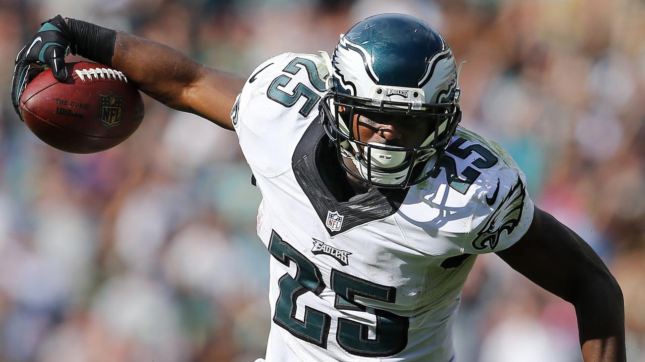 PHILADELPHIA, PA - SEPTEMBER 07: LeSean McCoy #25 of the Philadelphia Eagles runs for a first down as Josh Evans #26 of the Jacksonville Jaguars attempts a tackle during the fourth quarter of a NFL game at Lincoln Financial Field on September 7, 2014 in Philadelphia, Pennsylvania. The Eagles defeated the Jaguars 34-17. Rich Schultz /Getty Images/AFP == FOR NEWSPAPERS, INTERNET, TELCOS & TELEVISION USE ONLY ==