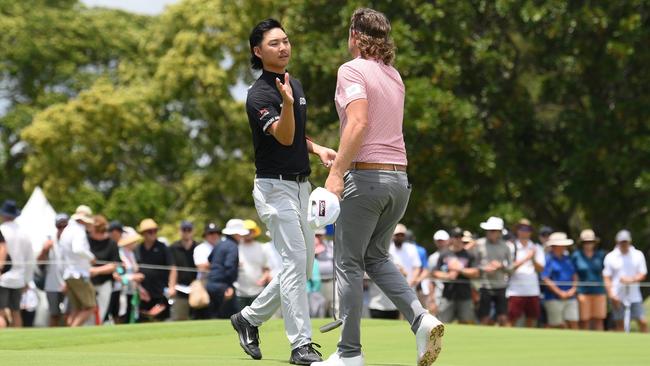 Min Woo Lee and Cameron Smith shake hands after the opening round. Picture: Getty Images.