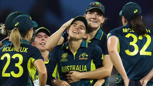 Phoebe Litchfield and Annabel Sutherland celebrate. Photo by Francois Nel/Getty Images.