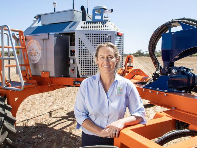 NEWS: Swarmbot autonomous sprayer1 -  Fiona Best Birchip Cropping Group CEO with a Swarmbot autonomous sprayer. 2 - Bailey Kirkpatrick, on spraying technology. Pictured: Birchip Cropping Group CEO Fiona Best with a Swarmbot autonomous sprayer.