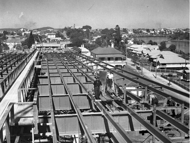 The Story Bridge under construction in 1937