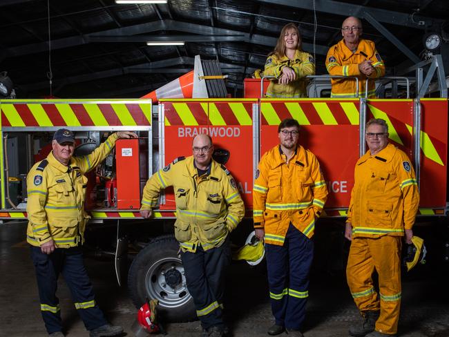 Braidwood Bendigo and Adelaide Bank community relations manager Scott Hart has been nominated as a finalist for the Biggies Award after the fire captain spent his summer fighting flames.Braidwood Firefighters have a massive fire season, spending days on firegrounds, away from work and protecting their community.Top Laura King and Otto Benda.Bottom Danny King, Captain Scott Hart, Russel Buzby and Craig Pettit.Photograph taken by Andrew Taylor on the 9th February 2010