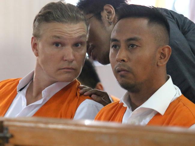 David Van Iersel and William Cabantog waiting inside Denpasar District Courtroom to face trial. Picture: Lukman S.Bintoro