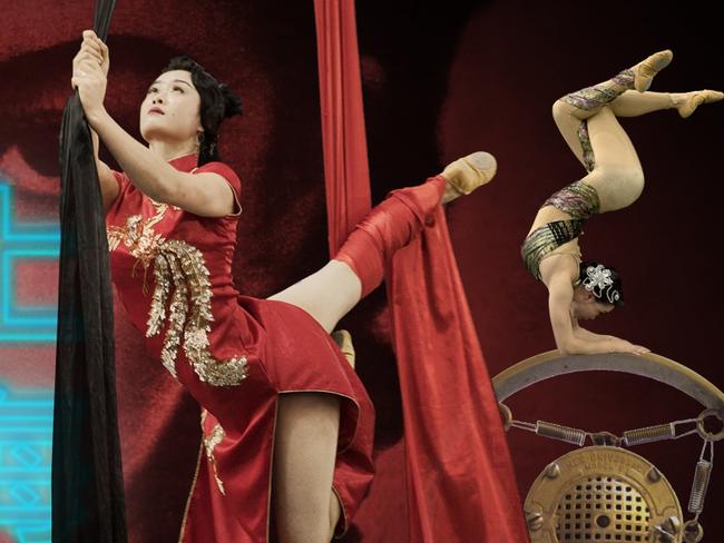 Shanghai MiMi combines vintage Chinese jazz and blues by a live band while dancers, aerialists and singers perform. Picture: Yang Xiaohuo