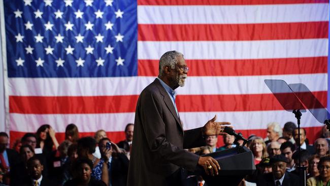 (FILES) In this file photo taken on May 18, 2011, former Boston Celtics basketball player Bill Russell speaks during a DNC fundraiser attended by US President Barack Obama at the Boston Center for the Arts. - NBA great Bill Russell, the cornerstone of a Boston Celtics dynasty that won 11 titles and a powerful voice for social justice, has died at the age of 88, a statement posted on social media said July 31, 2022. (Photo by Mandel NGAN / AFP)