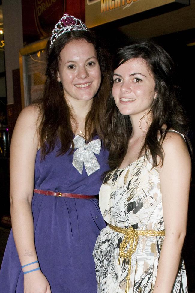 Socials, DJ Vee at Doors Nightclub, Mackay : Claire Steindl and Laura Ellul.