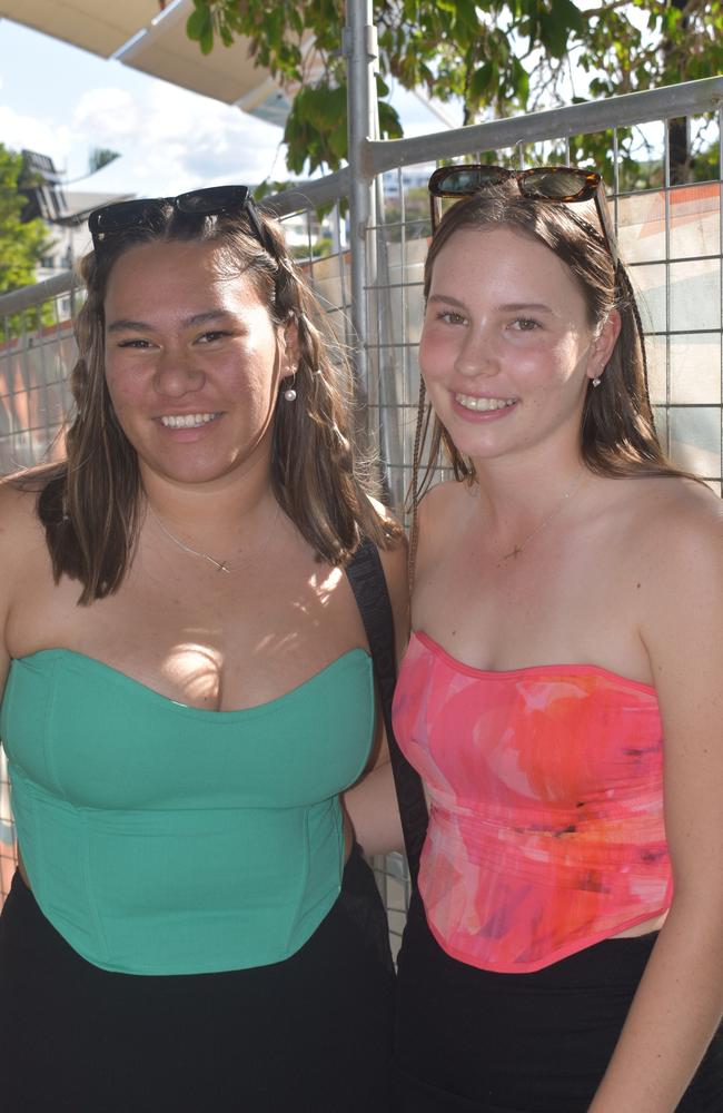 Lily Harper and Maia Gardner at the 2022 Caloundra Music Festival. Photo: Elizabeth Neil