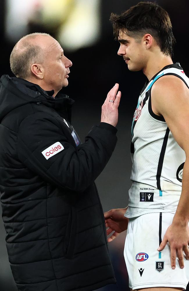 Ken Hinkley talks with defender Brandon Zerk-Thatcher after the win. Picture: Quinn Rooney/Getty Images