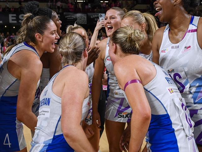 ADELAIDE, AUSTRALIA - JULY 14: Thunderbirds team celebrate after winning  the round 14 Super Netball match between Adelaide Thunderbirds and Sunshine Coast Lightning at Adelaide Entertainment Centre, on July 14, 2024, in Adelaide, Australia. (Photo by Mark Brake/Getty Images)