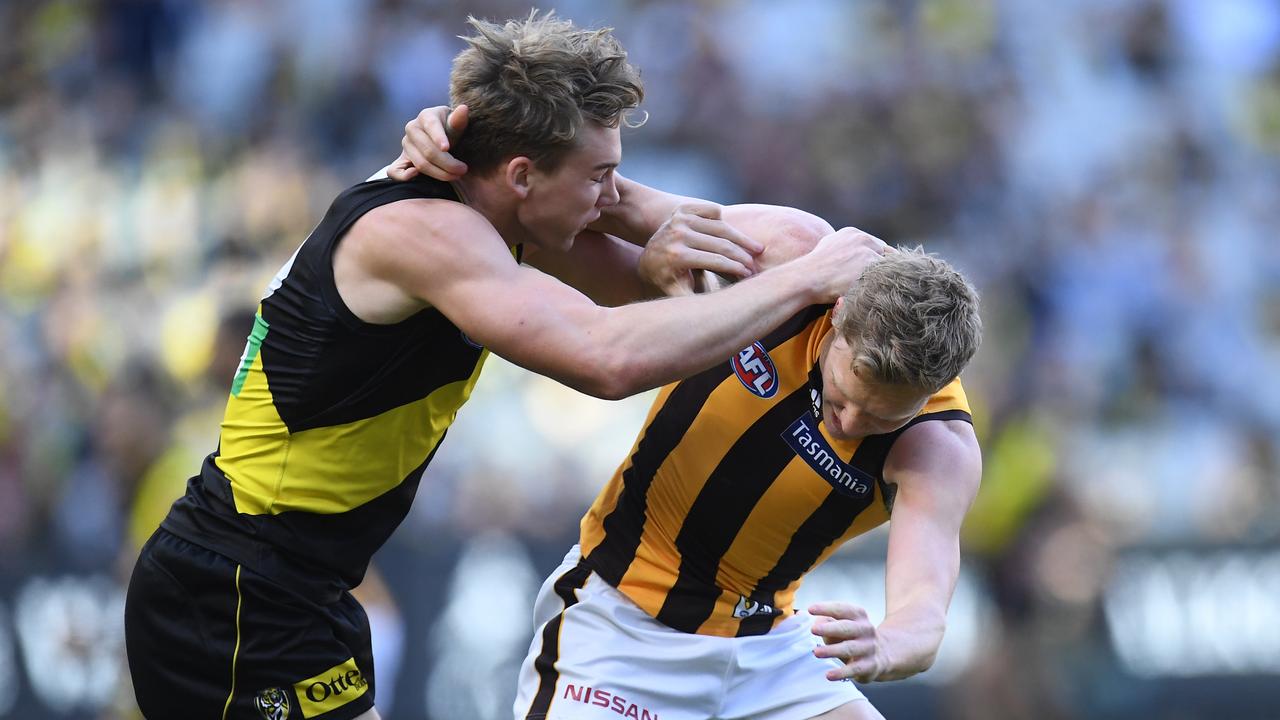 Tom Lynch and James Sicily had a fiery match-up on Sunday. (AAP Image/Julian Smith)