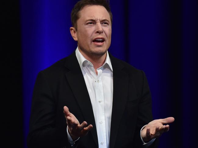 Billionaire entrepreneur and founder of SpaceX Elon Musk speaks at the 68th International Astronautical Congress 2017 in Adelaide on September 29, 2017.  Musk said his company SpaceX has begun serious work on the BFR Rocket as he plans an Interplanetary Transport System. / AFP PHOTO / PETER PARKS