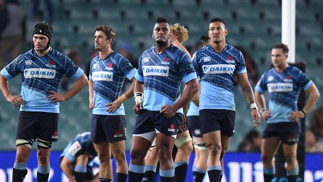 A dejected Waratahs side after their loss to the Jaguares.