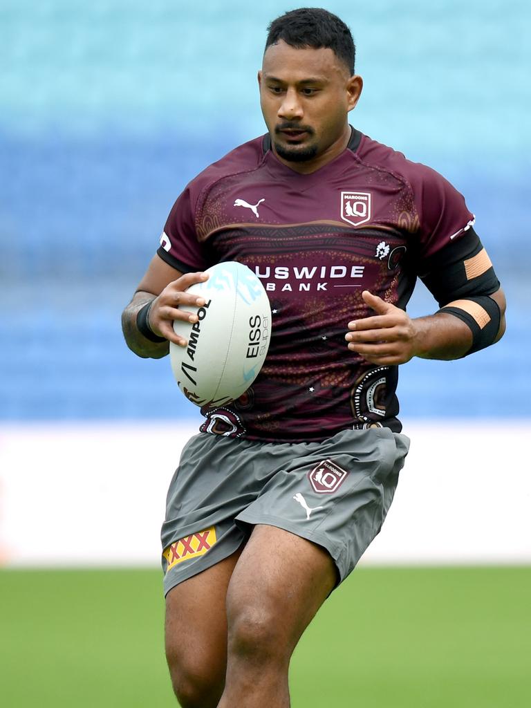 Molo shoulder-charged James Ackerman during a game at Bishop Park in 2015.