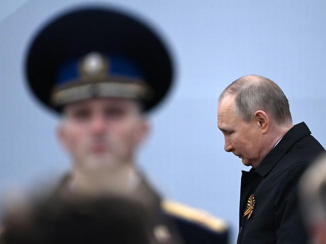 TOPSHOT - Russian President Vladimir Putin arrives to watch the Victory Day military parade at Red Square in central Moscow on May 9, 2022. - Russia celebrates the 77th anniversary of the victory over Nazi Germany during World War II. (Photo by Kirill KUDRYAVTSEV / AFP)