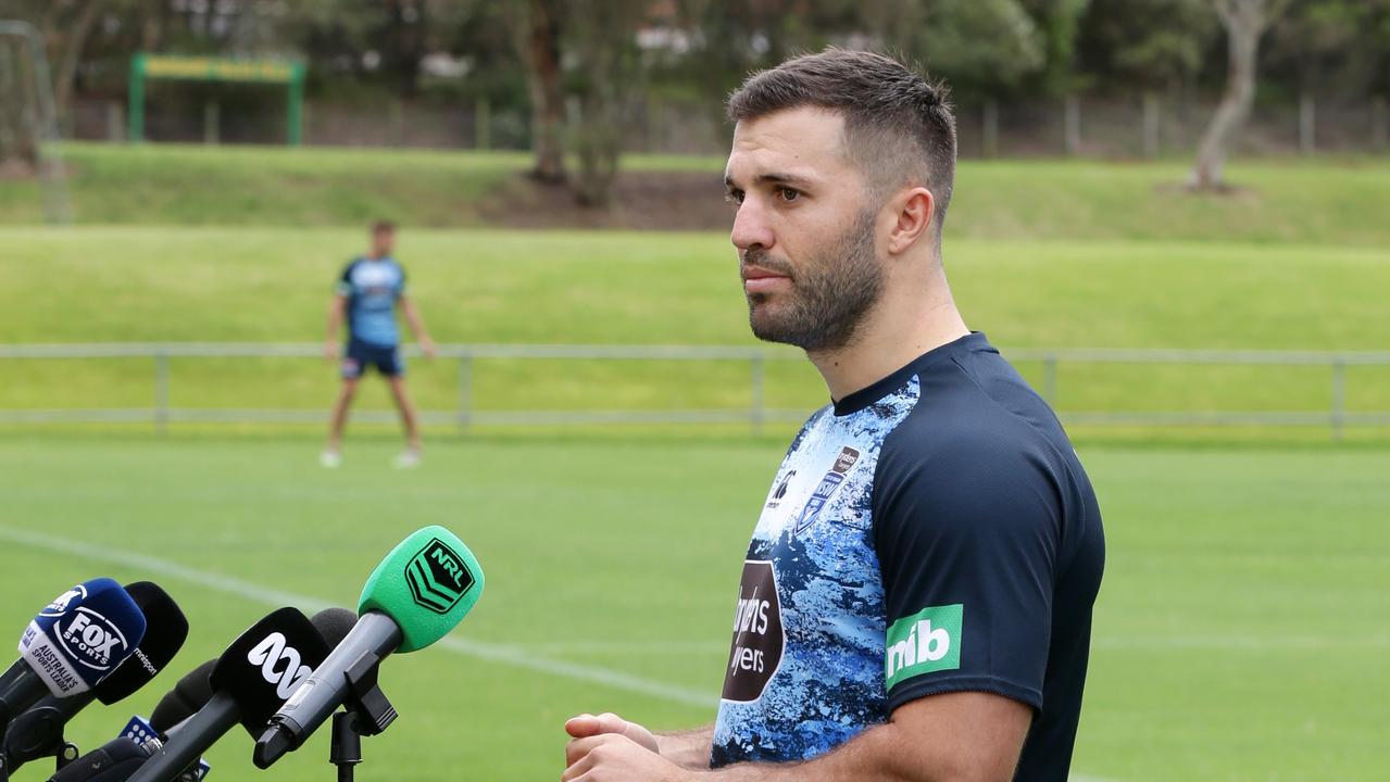 Trận đấu giữa NSW Blues và QLD Maroons luôn được mong chờ từ những cổ động viên đam mê bóng đá Úc. Sự kịch tính và áp lực trong trận đấu này là điều mà ai cũng muốn chứng kiến. Hãy theo dõi hình ảnh của trận đấu năm 2021 và sẵn sàng cho màn so tài đầy nảy lửa giữa NSW Blues và QLD Maroons.