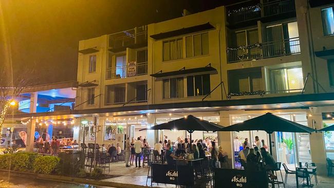 The outdoor dining area at The Fat Duck, Wynnum packed on a Friday night.