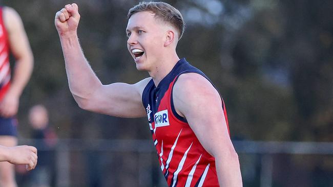 EFL Division 3 2022: Waverley Blues v Warrandyte at Mt Waverley Reserve, 18th June, Mt Waverley, Melbourne.  Nick English of Waverley Blues. Picture : George Salpigtidis