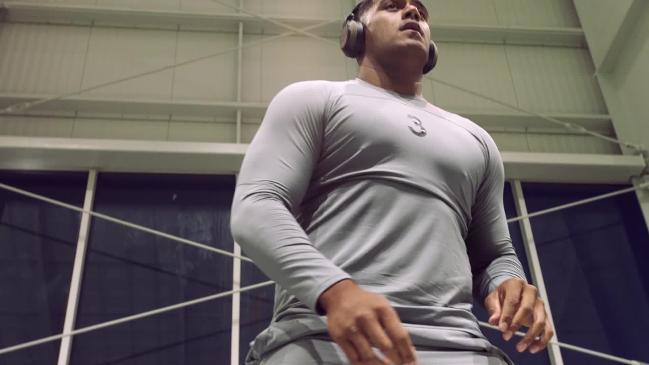 NFL 2023: Philadelphia Eagles Jordan Mailata lifts teammate like he weighs  nothing