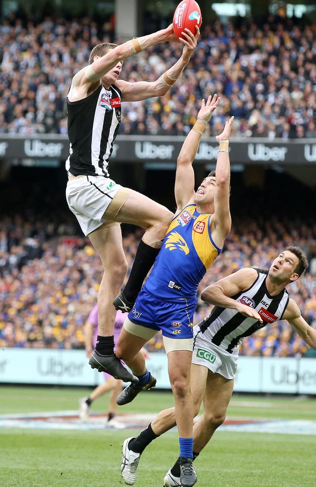 Mason Cox flies. Picture: Michael Klein