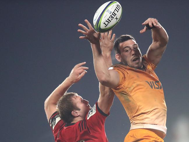 Guido Petti of the Jaguares (right) and Mitchell Dunshea of the Crusaders compete for the ball. Picture: Getty Images