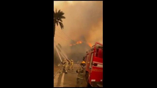 Firefighters Battle Blazes Across Chile’s Valparaiso Region thumbnail