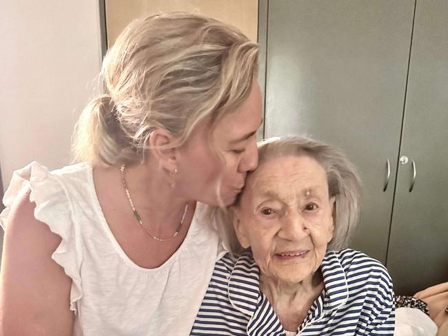 Ballina centenarian Mavis Austin with her granddaughter Jasmin.