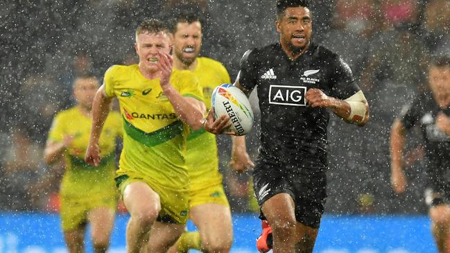 Regan Ware of New Zealand runs in to score in the Men's 5th place play off between Australian and New Zealand during day two of the Sydney 7S Rugby tournament at Bankwest Stadium in Sydney, Sunday, February 2 2020. (AAP Image/Dean Lewins) NO ARCHIVING, EDITORIAL USE ONLY