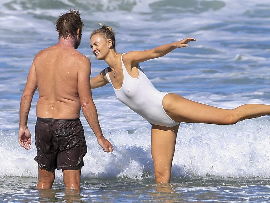 Simon Baker spends Easter weekend with mystery girlfriend at Byron Bay